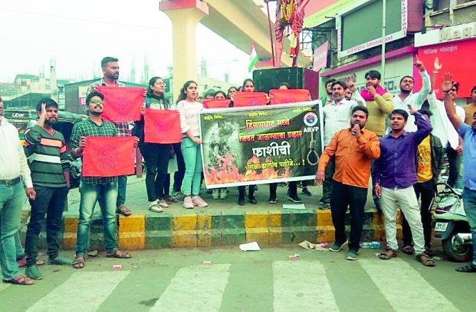 Trile the Hinganghat case in 'FastTrack' court | हिंगणघाटचे प्रकरण 'फास्टट्रॅक' न्यायालयात चालवा Trile the Hinganghat case in 'FastTrack' court | हिंगणघाटचे प्रकरण 'फास्टट्रॅक' न्यायालयात चालवा