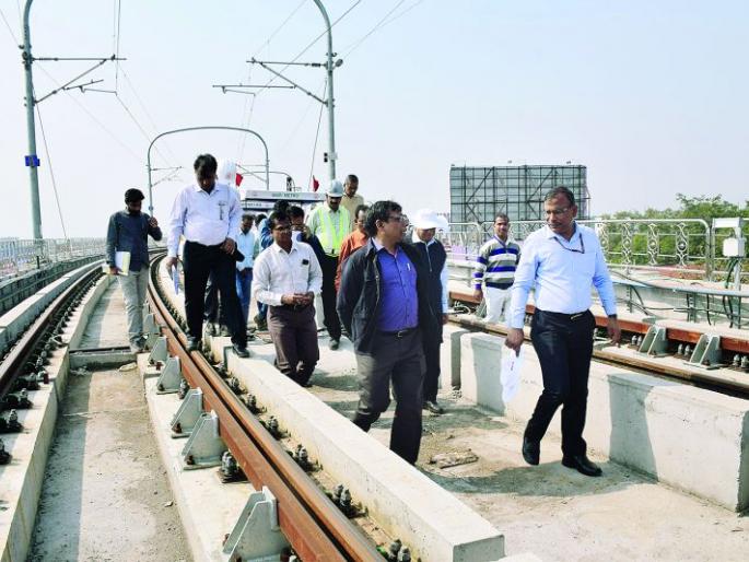 Metro Rail Ready to run on Hinga route | मेट्रो रेल्वे हिंगणा मार्गावरही धावण्याकरिता सज्ज Metro Rail Ready to run on Hinga route | मेट्रो रेल्वे हिंगणा मार्गावरही धावण्याकरिता सज्ज