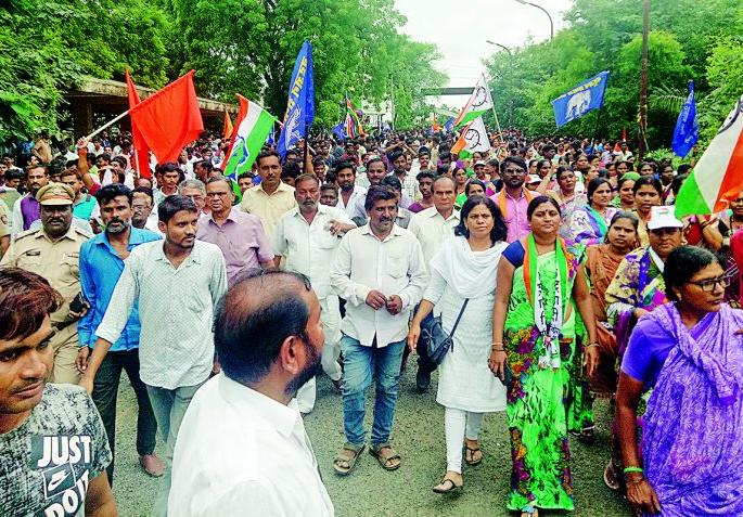 All Party morcha against 'EVM' in Hingna near Nagpur | नागपूरनजीक हिंगण्यात ‘ईव्हीएम’ विरोधात सर्वपक्षीय मोर्चा All Party morcha against 'EVM' in Hingna near Nagpur | नागपूरनजीक हिंगण्यात ‘ईव्हीएम’ विरोधात सर्वपक्षीय मोर्चा