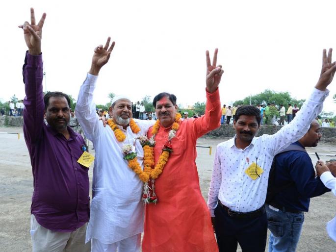 Sant Namdev panel lead in Hingoli Bazar Committee | हिंगोली बाजार समितीत संत नामदेव पॅनलची आघाडी Sant Namdev panel lead in Hingoli Bazar Committee | हिंगोली बाजार समितीत संत नामदेव पॅनलची आघाडी