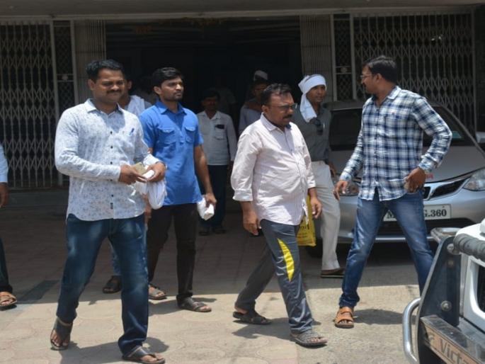 Accepting a bribe of five thousand, executive engineer, ACB's arrested | पाच हजारांची लाच स्वीकारताना कार्यकारी अभियंता एसीबीच्या जाळ्यात Accepting a bribe of five thousand, executive engineer, ACB's arrested | पाच हजारांची लाच स्वीकारताना कार्यकारी अभियंता एसीबीच्या जाळ्यात