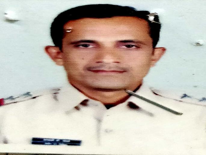 missing inspector cherale found in nanded hospital | वरिष्ठांच्या जाचाला कंटाळून बेपत्ता झालेले फौजदार चेरले सापडले नांदेडच्या दवाखान्यात  missing inspector cherale found in nanded hospital | वरिष्ठांच्या जाचाला कंटाळून बेपत्ता झालेले फौजदार चेरले सापडले नांदेडच्या दवाखान्यात