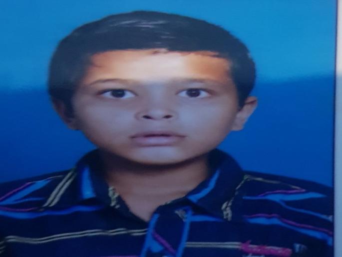 A victim of child under the control of underground drainage scheme in Hingoli | हिंगोलीत भूमिगत गटार योजनेच्या कामाने घेतला बालकाचा बळी