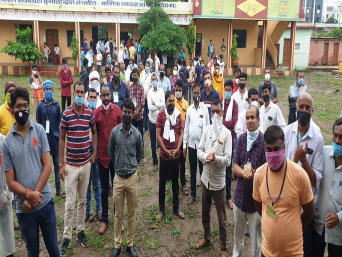 coronavirus: Crowd of traders for antigen test in Hingoli | coronavirus : हिंगोलीत प्रशासनाच्या इशाऱ्यानंतर अँटीजन टेस्टसाठी व्यापाऱ्यांची गर्दी