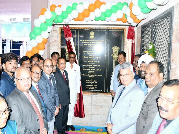 Hingoli gets status of independent judicial district; inauguration in presence of Justice Bhushan Gavai | हिंगोलीला मिळाला स्वतंत्र न्यायिक जिल्ह्याचा दर्जा; न्यायमूर्ती भूषण गवई यांच्या उपस्थितीत उद्घाटन Hingoli gets status of independent judicial district; inauguration in presence of Justice Bhushan Gavai | हिंगोलीला मिळाला स्वतंत्र न्यायिक जिल्ह्याचा दर्जा; न्यायमूर्ती भूषण गवई यांच्या उपस्थितीत उद्घाटन