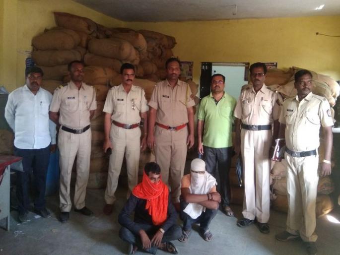 one crore and fifty lacs of gutkha coming from Delhi seized at hingoli | दिल्लीवरून येणारा दीड कोटीचा गुटखा हिंगोलीत पकडला