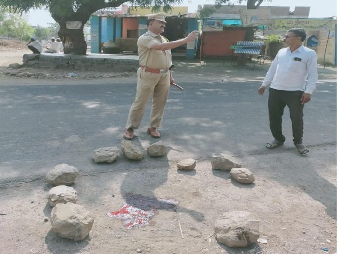 murder of farmer by dispute of land; Four accused arrested in Hingoli | जमिनीच्या वादातून शेतकऱ्याची भररस्त्यात हत्या; चार आरोपी अटकेत murder of farmer by dispute of land; Four accused arrested in Hingoli | जमिनीच्या वादातून शेतकऱ्याची भररस्त्यात हत्या; चार आरोपी अटकेत