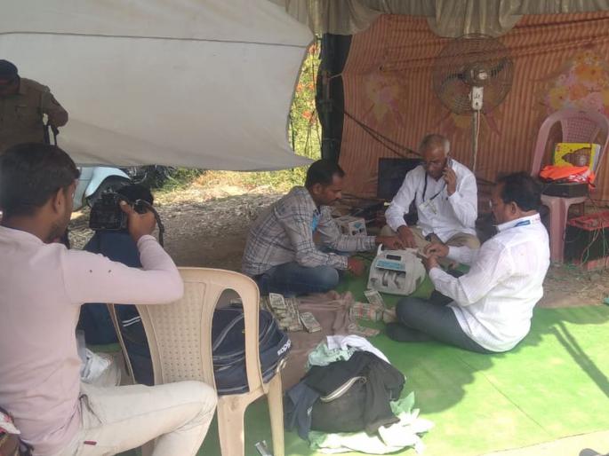 Maharashtra Assembly Election 2024: Crores found in travels from Mumbai, counting; Police guarded | मुंबईवरून आलेल्या ट्रॅव्हल्समध्ये सापडली कोट्यवधीची रक्कम, मोजदाद सुरू; पोलिसांनी ठेवला पहारा Maharashtra Assembly Election 2024: Crores found in travels from Mumbai, counting; Police guarded | मुंबईवरून आलेल्या ट्रॅव्हल्समध्ये सापडली कोट्यवधीची रक्कम, मोजदाद सुरू; पोलिसांनी ठेवला पहारा