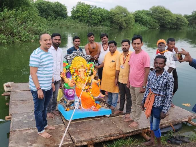 farewell to beloved bappa across the hingoli district ganesha devotees danced to the beat of the drum | हिंगोली: पुढच्या वर्षी लवकर या... जिल्हाभरात लाडक्या बाप्पाला निरोप; ढोल ताशाच्या तालावर थिरकले गणेशभक्त farewell to beloved bappa across the hingoli district ganesha devotees danced to the beat of the drum | हिंगोली: पुढच्या वर्षी लवकर या... जिल्हाभरात लाडक्या बाप्पाला निरोप; ढोल ताशाच्या तालावर थिरकले गणेशभक्त