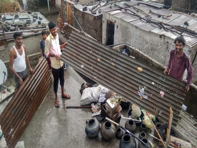 Unseasonal rains with gusts of wind in the district including Hingoli town | हिंगोली शहरासह जिल्ह्यात सोसाट्याच्या वाऱ्यासह अवकाळी पाऊस Unseasonal rains with gusts of wind in the district including Hingoli town | हिंगोली शहरासह जिल्ह्यात सोसाट्याच्या वाऱ्यासह अवकाळी पाऊस