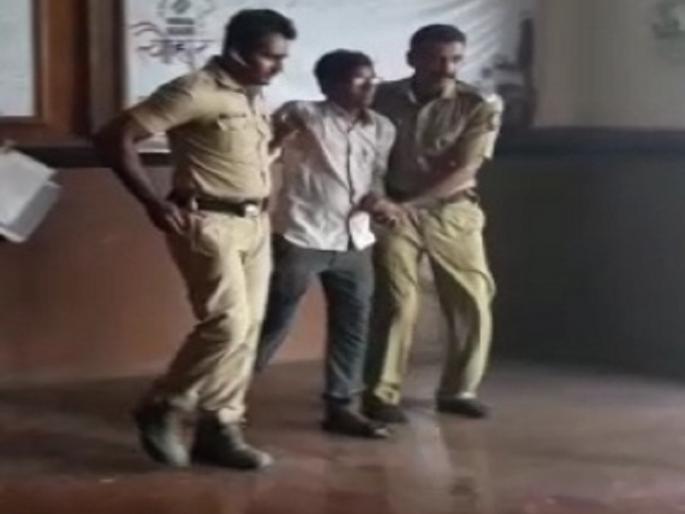 In Hingoli, Suicide attempt due to not getting ration food | हिंगोलीत रेशनचे धान्य मिळत नसल्याने आत्महत्येचा प्रयत्न In Hingoli, Suicide attempt due to not getting ration food | हिंगोलीत रेशनचे धान्य मिळत नसल्याने आत्महत्येचा प्रयत्न