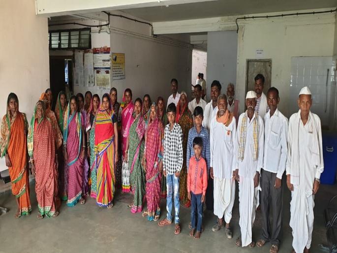 Villagers of Pimpaladari at collector; The demand for the road to be opened | पिंपळदरी येथील ग्रामस्थ धडकले जिल्हाकचेरीवर; रस्ता खुला करून देण्याची केली मागणी Villagers of Pimpaladari at collector; The demand for the road to be opened | पिंपळदरी येथील ग्रामस्थ धडकले जिल्हाकचेरीवर; रस्ता खुला करून देण्याची केली मागणी