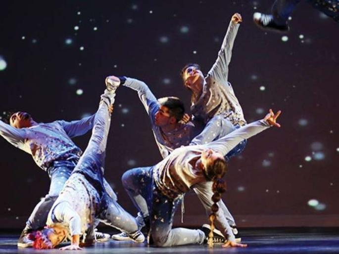 Hip-hop love for college students! | महाविद्यालयीन विद्यार्थ्यांना हिप-हॉपची भुरळ! Hip-hop love for college students! | महाविद्यालयीन विद्यार्थ्यांना हिप-हॉपची भुरळ!