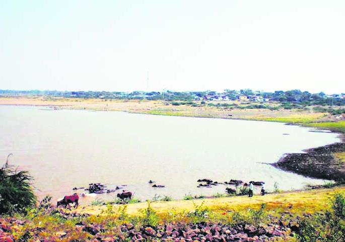 एकरुखची रुखरुख; The struggle of the administration ... but the bubbles of political credit! | एकरुखची रुखरुख; धडपड प्रशासनाची... बुडबुडे मात्र राजकीय श्रेयाचे ! एकरुखची रुखरुख; The struggle of the administration ... but the bubbles of political credit! | एकरुखची रुखरुख; धडपड प्रशासनाची... बुडबुडे मात्र राजकीय श्रेयाचे !