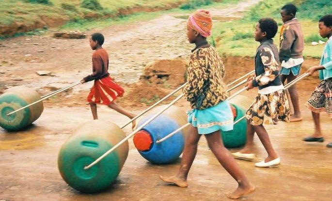 ‘Hippo Roller’ and ‘Life Straw’! | ‘हिप्पो रोलर’  आणि  ‘लाइफ स्ट्रॉ’!