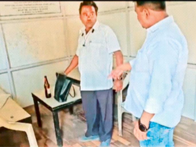 Alcoholic party in the school's Hirkani room? Incident in Ulhasnagar, involvement of employees? | शाळेतील हिरकणी कक्षात दारूची पार्टी? उल्हासनगरातील घटना, कर्मचाऱ्यांचा सहभाग ? Alcoholic party in the school's Hirkani room? Incident in Ulhasnagar, involvement of employees? | शाळेतील हिरकणी कक्षात दारूची पार्टी? उल्हासनगरातील घटना, कर्मचाऱ्यांचा सहभाग ?