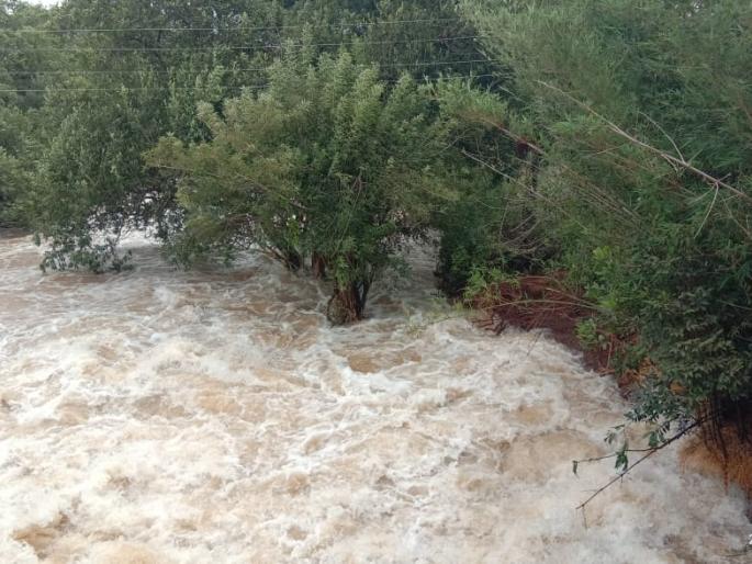 Excessive rainfall in Kitwade, Ghatkarwadi area of Ajra taluka | आजरा तालुक्यात अतिवृष्टी, हिरण्यकेशी नदीचा बदलला प्रवाह Excessive rainfall in Kitwade, Ghatkarwadi area of Ajra taluka | आजरा तालुक्यात अतिवृष्टी, हिरण्यकेशी नदीचा बदलला प्रवाह