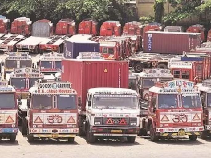 Controversy over hit and run law continues, truck owners in Karnataka on indefinite strike from January 17 | हिट अँड रन कायद्यावरून वाद थांबेना, आता १७ जानेवारीपासून कर्नाटकमधील ट्रकमालक बेमुदत संपावर   Controversy over hit and run law continues, truck owners in Karnataka on indefinite strike from January 17 | हिट अँड रन कायद्यावरून वाद थांबेना, आता १७ जानेवारीपासून कर्नाटकमधील ट्रकमालक बेमुदत संपावर