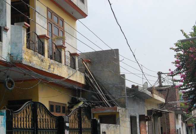 Give action plan to demolish 3642 illegal constructions: High Court order | ३६४२ अवैध बांधकामे पाडण्याचा अॅक्शन प्लॅन द्या : हायकोर्टाचा मनपाला आदेश Give action plan to demolish 3642 illegal constructions: High Court order | ३६४२ अवैध बांधकामे पाडण्याचा अॅक्शन प्लॅन द्या : हायकोर्टाचा मनपाला आदेश