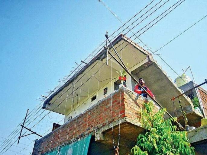 Get demolish 3642 illegal structures near the extension line: High Court order | हायटेंशन लाईनजवळची ३६४२ अवैध बांधकामे पाडा : हायकोर्टाचा आदेश Get demolish 3642 illegal structures near the extension line: High Court order | हायटेंशन लाईनजवळची ३६४२ अवैध बांधकामे पाडा : हायकोर्टाचा आदेश