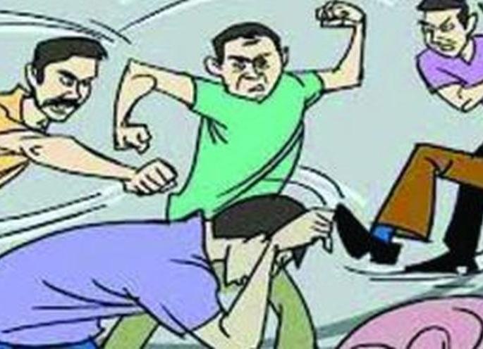 Clashes in two groups at Mungala in Malegaon taluka in washim district | मालेगाव तालुक्यातील मुंगळा येथे दोन गटात हाणामारी Clashes in two groups at Mungala in Malegaon taluka in washim district | मालेगाव तालुक्यातील मुंगळा येथे दोन गटात हाणामारी