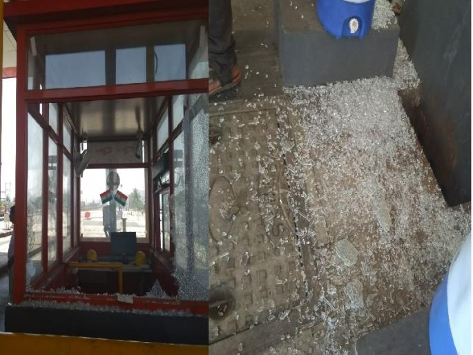 Shiv Sainiks broke the Hivaragaan raina TolaNaka | शिवसैनिकांनी हिवरगाव पावसा टोलनाका फोडला