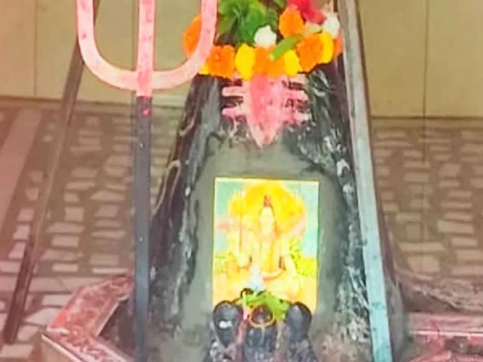 Attempts to spoil the atmosphere in the month of Shravan; Vandalism of Varanasi Shivlinga; Indignation of the locals | श्रावन महिन्यात वातावरण बिघडवण्याचा प्रयत्न; वाराणसीती शिवलिंगाची तोडफोड; स्थानिकांचा संताप Attempts to spoil the atmosphere in the month of Shravan; Vandalism of Varanasi Shivlinga; Indignation of the locals | श्रावन महिन्यात वातावरण बिघडवण्याचा प्रयत्न; वाराणसीती शिवलिंगाची तोडफोड; स्थानिकांचा संताप