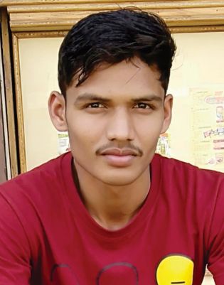 players of the Hivra Ashram lead agri university cricket team | कृषी विद्यापीठाच्या क्रिकेट संघाचे नेतृत्व हिवरा आश्रमच्या खेळाडूच्या हातात players of the Hivra Ashram lead agri university cricket team | कृषी विद्यापीठाच्या क्रिकेट संघाचे नेतृत्व हिवरा आश्रमच्या खेळाडूच्या हातात