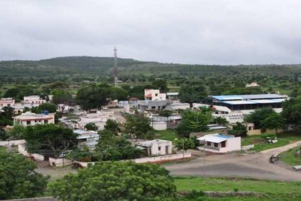 villagers rushed for the development of the hivare bajar village 40 lakhs raised | Hiware Bazar: गावाच्या विकासासाठी धावून आले गावकरी; उभे केले तब्बल ४० लाख villagers rushed for the development of the hivare bajar village 40 lakhs raised | Hiware Bazar: गावाच्या विकासासाठी धावून आले गावकरी; उभे केले तब्बल ४० लाख