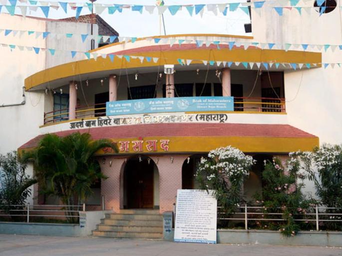 Election after 30 years in Hiware Bazaar | हिवरे बाजारमध्ये ३० वर्षांनंतर निवडणूक; अण्णांच्या राळेगणसिद्धीतही बिनविरोध निवडणुकीला सुरूंग 