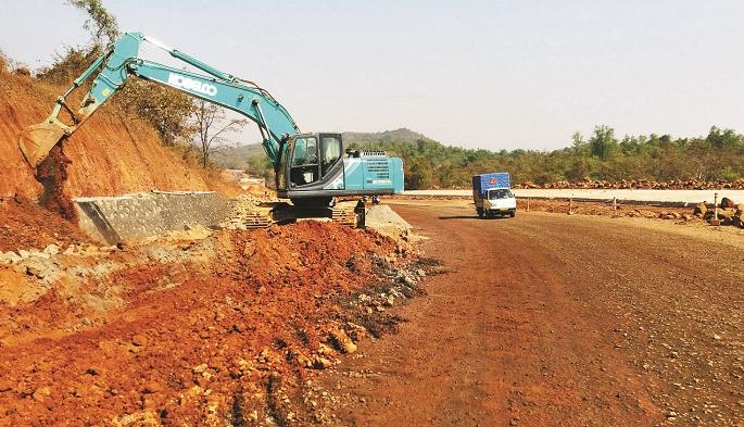 30-oclock will disappear in the Mumbai-Goa highway four-lane | मुंबई-गोवा महामार्ग चौपदरीकरणात ३० वळणे होणार गायब 30-oclock will disappear in the Mumbai-Goa highway four-lane | मुंबई-गोवा महामार्ग चौपदरीकरणात ३० वळणे होणार गायब