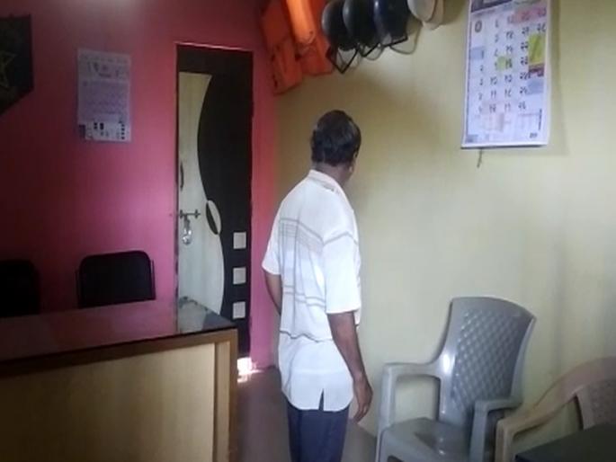 A 56-year-old man has raped a 6-year-old girl in Dhule | खाऊ देतो म्हणाले अन् घराचा दरवाजा बंद केला; त्यानंतर अल्पवयीन मुलीवर अत्याचार केला! A 56-year-old man has raped a 6-year-old girl in Dhule | खाऊ देतो म्हणाले अन् घराचा दरवाजा बंद केला; त्यानंतर अल्पवयीन मुलीवर अत्याचार केला!