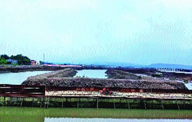 The Karanja fishing port, which has been stranded for eight years, is completed in six months | आठ वर्षांपासून रखडलेले करंजा मच्छीमार बंदर सहा महिन्यांत पूर्ण The Karanja fishing port, which has been stranded for eight years, is completed in six months | आठ वर्षांपासून रखडलेले करंजा मच्छीमार बंदर सहा महिन्यांत पूर्ण