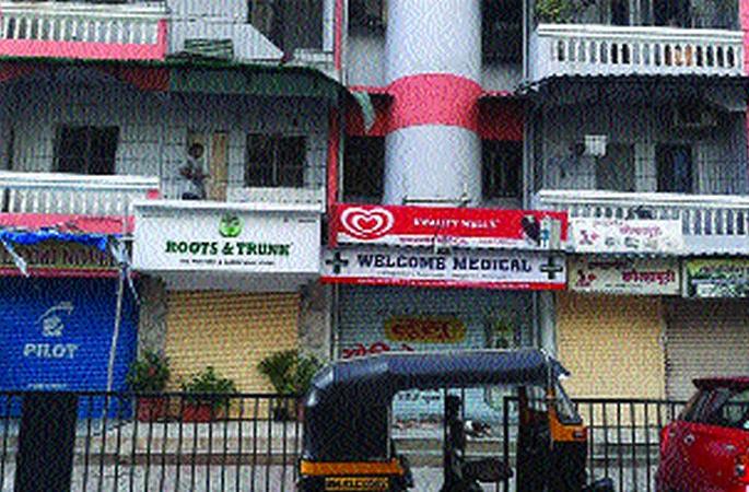 Grocers, drug dealers went to the village | किराणा, औषध विक्रेते निघाले गावाला