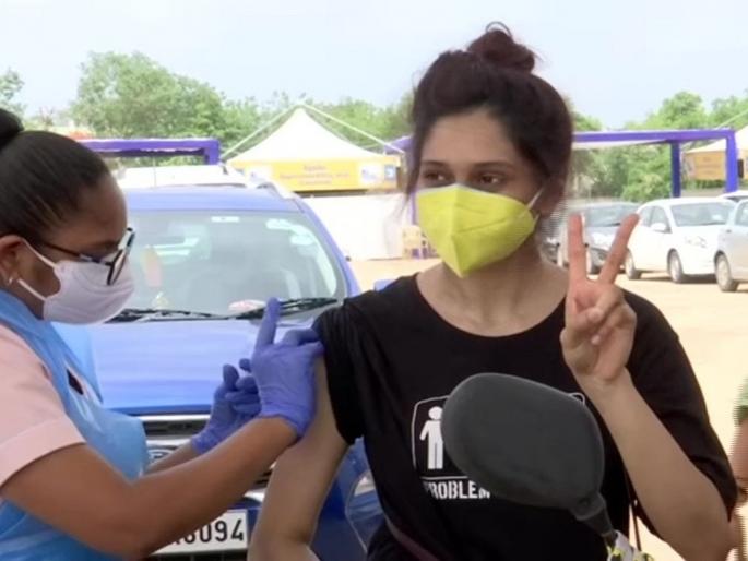 Sputnik V vaccine will available at Apollo Hospital; Administration announces from june's second week | Sputnik V: 'स्पुतनिक व्ही'ची लस अपोलो हॉस्पिटलमध्ये मिळणार; प्रशासनाने जाहीर केली 'वेळ' Sputnik V vaccine will available at Apollo Hospital; Administration announces from june's second week | Sputnik V: 'स्पुतनिक व्ही'ची लस अपोलो हॉस्पिटलमध्ये मिळणार; प्रशासनाने जाहीर केली 'वेळ'