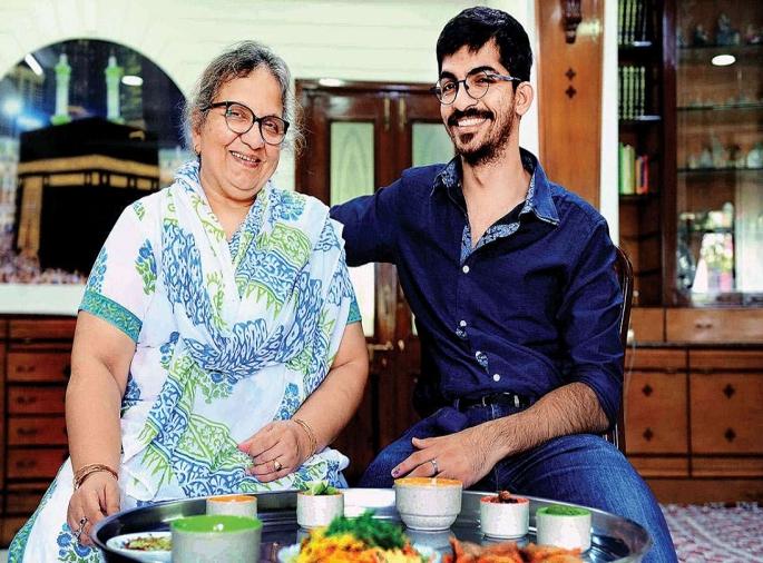 Risk means success ... I quit my job at Google and started a samosa business earning millions a month in mumbai munaf patel | रिस्क म्हणजे सक्सेस... गुगलची नोकरी सोडून सुरू केला समोसा-कचोरीचा धंदा, महिन्याला लाखोंची कमाई Risk means success ... I quit my job at Google and started a samosa business earning millions a month in mumbai munaf patel | रिस्क म्हणजे सक्सेस... गुगलची नोकरी सोडून सुरू केला समोसा-कचोरीचा धंदा, महिन्याला लाखोंची कमाई