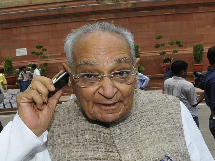 "Make me a minister"; Rajiv Gandhi made Motilal Vora CM of Madhya Pradesh | "मला निदान मंत्री तरी बनवा"; राजीव गांधींनी मोतीलाल व्होरांना थेट मुख्यमंत्री केले "Make me a minister"; Rajiv Gandhi made Motilal Vora CM of Madhya Pradesh | "मला निदान मंत्री तरी बनवा"; राजीव गांधींनी मोतीलाल व्होरांना थेट मुख्यमंत्री केले