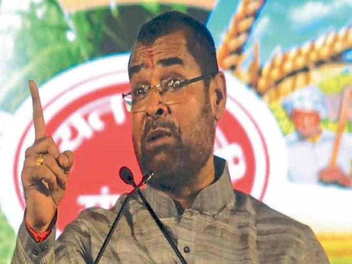 Farmers angry over increase in onion export duty, Sadabhau Khot targets government | ...नाहीतर शेतकऱ्याला गांजा, अफू लावायला परवानगी द्या; कांदाप्रश्नी सदाभाऊ खोत संतापले Farmers angry over increase in onion export duty, Sadabhau Khot targets government | ...नाहीतर शेतकऱ्याला गांजा, अफू लावायला परवानगी द्या; कांदाप्रश्नी सदाभाऊ खोत संतापले