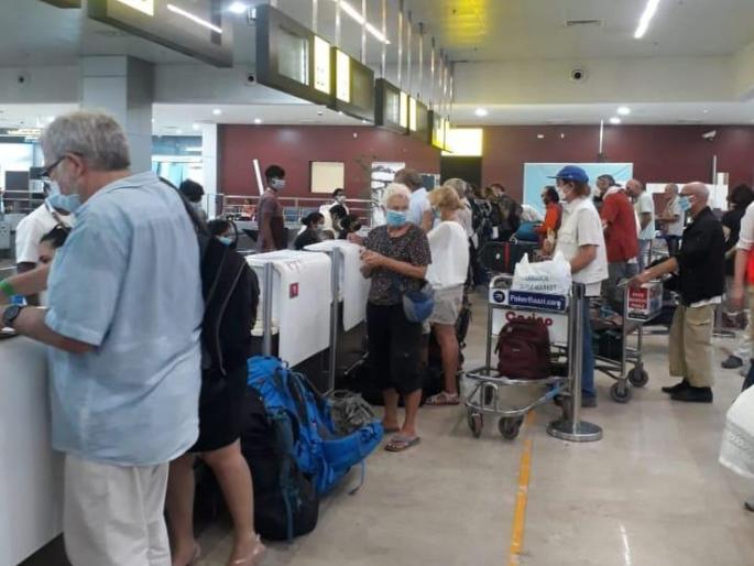 Today, four foreign tourists are sent abroad; | आज ६४७ विदेशी पर्यटकांना मायदेशी पाठविले; उर्वरितांचीही लवकरच रवानगी Today, four foreign tourists are sent abroad; | आज ६४७ विदेशी पर्यटकांना मायदेशी पाठविले; उर्वरितांचीही लवकरच रवानगी