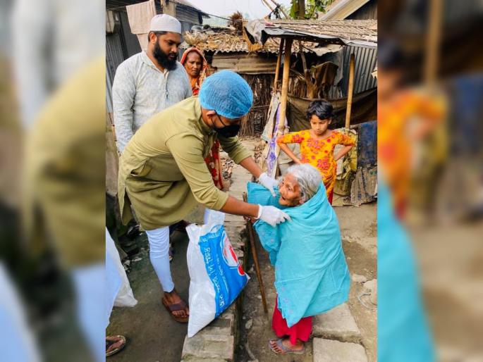 Corona Virus : Bangladesh all-rounder Mosaddek Hossain stands up for the poor, takes responsibility of 200 families svg | Corona Virus : रस्त्यावर उतरून गरिबांना मदत करतोय क्रिकेटपटू; घेतली 200 कुटुंबांची जबाबदारी