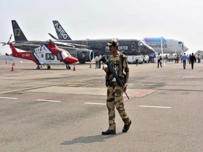 Person from Nagpur who threatened to blow up the flight with bomb has been identified by special team | महाराष्ट्रातील व्यक्ती देत होती विमाने उडवण्याची धमकी; PM मोदी, एकनाथ शिंदेंना पाठवले ईमेल Person from Nagpur who threatened to blow up the flight with bomb has been identified by special team | महाराष्ट्रातील व्यक्ती देत होती विमाने उडवण्याची धमकी; PM मोदी, एकनाथ शिंदेंना पाठवले ईमेल