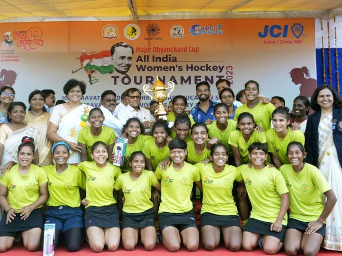 Bilaspur women's hockey team won Dhyan Chand Cup | बिलासपूरचा वुमन्स हॉकी संघ ठरला ध्यानचंद कपचा मानकरी Bilaspur women's hockey team won Dhyan Chand Cup | बिलासपूरचा वुमन्स हॉकी संघ ठरला ध्यानचंद कपचा मानकरी