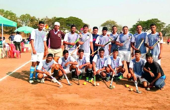 Akola team reached semi-finals in state-level hockey tournament; Akola team prevented Bhusawal Railways 3-0! | राज्यस्तरीय हॉकी स्पर्धेत अकोला संघाने गाठली उपान्त्य फेरी; अकोला संघाने भुसावळ रेल्वेला ३-0 ने रोखले! Akola team reached semi-finals in state-level hockey tournament; Akola team prevented Bhusawal Railways 3-0! | राज्यस्तरीय हॉकी स्पर्धेत अकोला संघाने गाठली उपान्त्य फेरी; अकोला संघाने भुसावळ रेल्वेला ३-0 ने रोखले!