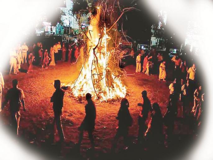 Centenary tradition of Holi in Aurangabad city | औरंगाबाद शहरात होळीची शतकोत्तर परंपरा  Centenary tradition of Holi in Aurangabad city | औरंगाबाद शहरात होळीची शतकोत्तर परंपरा