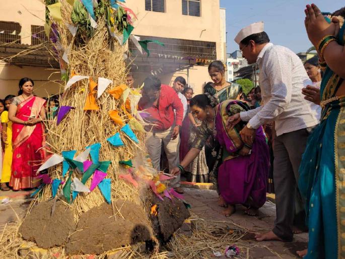 Eco-friendly Holi celebrations at Sharda Mandir School in Kalyan; Good message given by students | कल्याणमधील शारदा मंदिर शाळेत पर्यावरणपूरक होळी साजरी; विद्यार्थ्यांनी दिला चांगला संदेश Eco-friendly Holi celebrations at Sharda Mandir School in Kalyan; Good message given by students | कल्याणमधील शारदा मंदिर शाळेत पर्यावरणपूरक होळी साजरी; विद्यार्थ्यांनी दिला चांगला संदेश