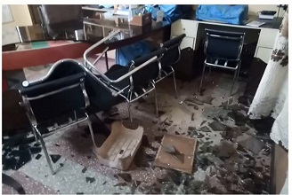 Compulsive building fee, collision in Holkroos school in Kolhapur, loss of entry into office | इमारत फीची सक्ती, कोल्हापुरातील होलीक्रॉस शाळेत तोडफोड, कार्यालयामध्ये घुसुन नुकसान