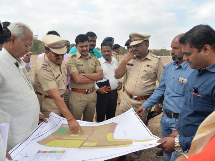 Solapur Siddheshwar Yatra; Ban on vehicle bring home; Plans to set up a large surveillance presented by the Panch Committee | सोलापूर सिध्देश्वर यात्रा ; होम मैदानावर वाहन आणण्यास केली बंदी; पंच कमिटीने सादर केला मोठे पाळणे उभारण्याचा आराखडा Solapur Siddheshwar Yatra; Ban on vehicle bring home; Plans to set up a large surveillance presented by the Panch Committee | सोलापूर सिध्देश्वर यात्रा ; होम मैदानावर वाहन आणण्यास केली बंदी; पंच कमिटीने सादर केला मोठे पाळणे उभारण्याचा आराखडा