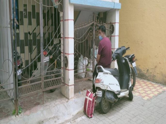 Corona virus : Shocking! Homeowner refuses to isolate Corona patients in the Pimpri | Corona virus : धक्कादायक ! कोरोना रुग्णाला 'आयसोलेट' होण्यास घरमालकाने दिला नकार,पिंपरीतील घटना Corona virus : Shocking! Homeowner refuses to isolate Corona patients in the Pimpri | Corona virus : धक्कादायक ! कोरोना रुग्णाला 'आयसोलेट' होण्यास घरमालकाने दिला नकार,पिंपरीतील घटना