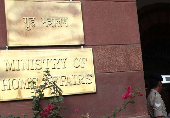 Take strict action against officials found delinquent in discharge of their duty,' the MHA advisory to West Bengal Govt. | कायदा आणि सुव्यवस्था राखा; केंद्रीय गृह मंत्रालयाचे प. बंगाल सरकारला आदेश  