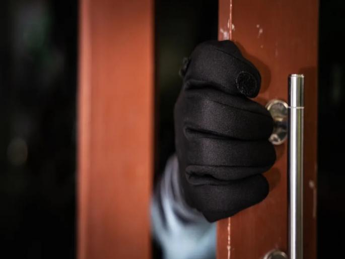 Burglary incidents in Nana Peth Salisbury Park Dhayri area Property worth Rs 6.5 lakh stolen | नाना पेठ, सॅलिसबरी पार्क, धायरी परिसरात घरफोडीच्या घटना; साडेसहा लाखांचा ऐवज चोरीला Burglary incidents in Nana Peth Salisbury Park Dhayri area Property worth Rs 6.5 lakh stolen | नाना पेठ, सॅलिसबरी पार्क, धायरी परिसरात घरफोडीच्या घटना; साडेसहा लाखांचा ऐवज चोरीला